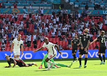 فيديو ستيرلينج يسجل هدف إنجلترا الأول أمام كرواتيا