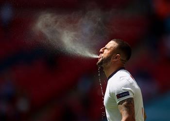 ووكر بعد انتصار إنجلترا على كرواتيا بداية مثالية ونركز الآن على مباراة أسكتلندا