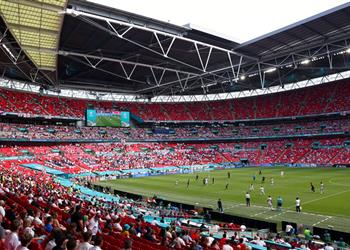 سقوط مشجع من مدرجات ويمبلي في مباراة إنجلترا وكرواتيا