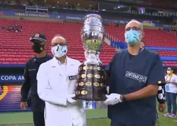 فيديو تكريم الأطباء بحمل كأس كوبا أمريكا قبل مباراة البرازيل وفنزويلا الافتتاحية