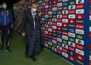 لاسارتي حزين لغياب سانشيز وفيدال أمام الأرجنتين