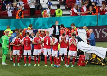 بيراميدز يدعم إريكسن والاتحاد الدنماركي بعد سقوطه المرعب في مباراة فنلندا