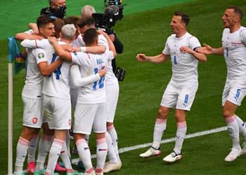 فيديو بقذيفة من منتصف الملعب شيك يقود التشيك للفوز على اسكتلندا في يورو 2020