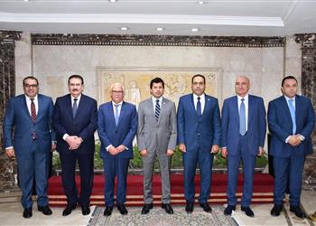 وزير الرياضة يبحث استعدادات تطوير استاد المصري مع محافظ بورسعيد