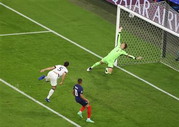فيديو نيران صديقة فرنسا تسجل الهدف الأول أمام ألمانيا في يورو 2020