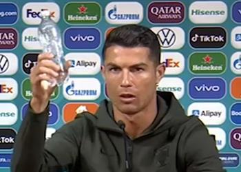 فيديو تصرف كريستيانو رونالدو يكبد كوكاكولا خسائر بـ4 مليارات دولار