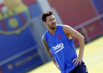 ميسي يثير الشكوك بشأن تجديد عقده مع برشلونة
