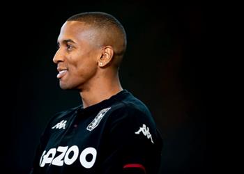 رسمي ا أستون فيلا يعلن عودة أشلي يونج