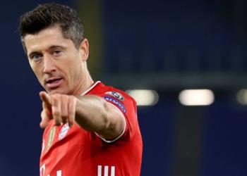 رئيس بايرن ميونخ يلمح لإمكانية تجديد عقد ليفاندوفسكي