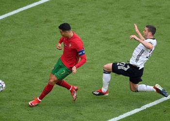 بعدما تسبب في إحراجه جوسينس يرد اعتباره أمام رونالدو ويؤكد لم أطلب قميصه