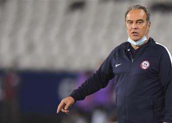 لاسارتي يرد على أنباء إقامة حفل صاخب في فندق منتخب تشيلي والتهديد بالاستقالة