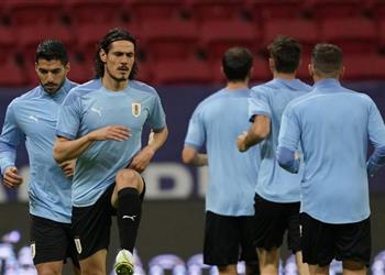 تشكيل أوروجواي أمام تشيلي في كوبا أمريكا سواريز وكافاني يقودان الهجوم