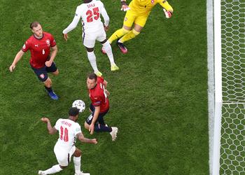 فيديو إنجلترا تتصدر مجموعتها بهدف سترلينج أمام التشيك في يورو 2020