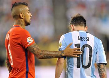 فيدال اعتقد أن ميسي سيستمر مع برشلونة والدوري الإيطالي الأصعب في مسيرتي