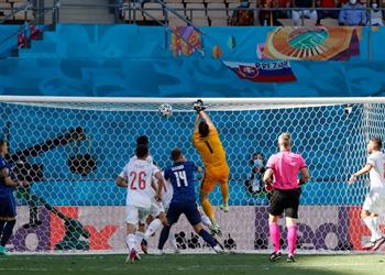 فيديو بطريقة كوميدية إسبانيا تسجل الهدف الأول أمام سلوفاكيا في يورو 2020