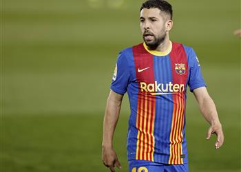 بديل جوردي ألبا برشلونة يدرس إعادة لاعبه السابق من بنفيكا