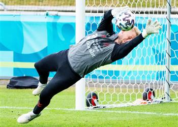 شمايكل رؤية إريكسن في تدريبات الدنمارك محت صورة سقوطه المفزع