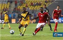 الكاف يعلن حكام مباراتي الأهلي والوداد المغربي في دوري الأبطال