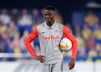 ضربة لـ ليفربول باتسون داكا يعلن سأنتقل إلى ليستر سيتي