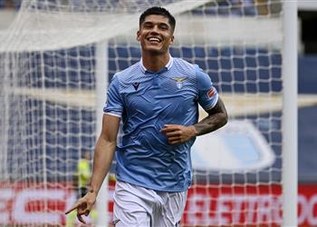 باريس سان جيرمان يقود السباق للتعاقد مع كوريا