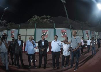 الخطيب يتفقد ملعب التتش في مقر الأهلي بعد التطوير