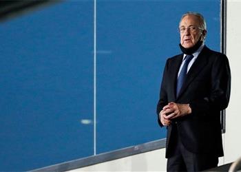 تقارير ريال مدريد يتواصل مع روما لشراء مدافعه