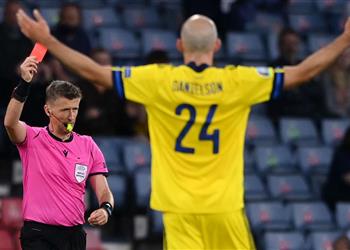 فورسبيرج عن طرد دانيلسون أمام أوكرانيا ربما يكون مستحق ا ولكننا ندعمه