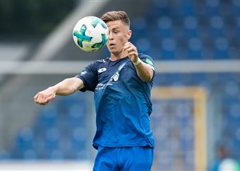 لاعب هوفنهايم رغم اهتمام ليفربول بضمه أنوى البقاء الموسم المقبل