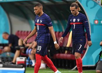 ليكيب بنزيما يتسبب في تدهور علاقة مبابي وجريزمان داخل منتخب فرنسا