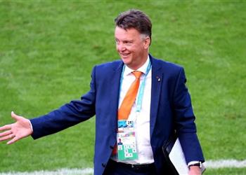 بعد إقالة دي بور هولندا تدرس إمكانية إعادة لويس فان جال