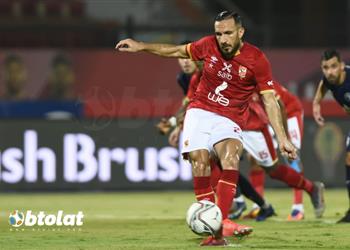 فيديو علي معلول يهدر ركلة جزاء لـ الأهلي أمام بيراميدز