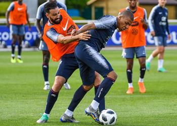 عادل رامي كنت سعيد ا برؤية مبابي ي عاني بعد إهداره ركلة الجزاء أمام سويسرا