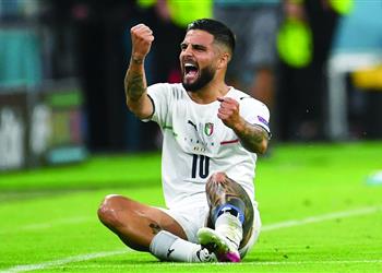 بعد اهتمام برشلونة وتوتنهام نابولي يحسم موقفه من بيع إنسيني