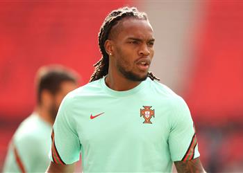 تقارير تكشف تفاصيل عرض ليفربول للتعاقد مع ريناتو سانشيز من ليل