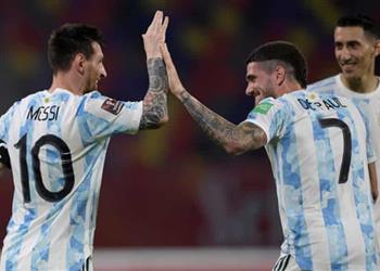 دي باول ميسي يسبقنا جميع ا بخطوة في التفكير ويعطي كل ما لديه داخل الملعب