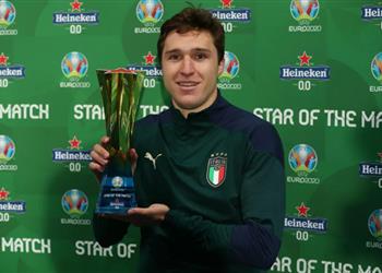كييزا أهدي جائزة رجل المباراة لـ سبينازولا ونأمل بجعله راضي ا في نهائي يورو 2020
