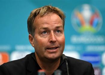 مدرب الدنمارك ركلة جزاء إنجلترا مشكوك فيها وكان هناك كرتان في الملعب أثناء المباراة