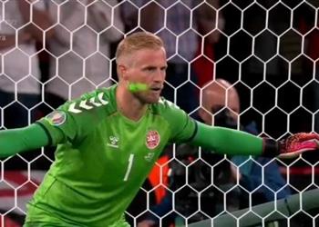 بسبب استخدام الليزر في وجه شمايكل يويفا يوجه اتهام ا لـ منتخب إنجلترا