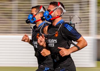ماركا تكشف لماذا ظهر لاعبو ريال مدريد بأقنعة أكسجين في التدريبات