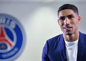 أشرف حكيمي سأرتدي القفازات إذا طلب مني اللعب كحارس مرمى في باريس سان حيرمان