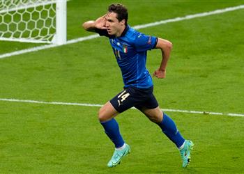 تقارير بعد تألقه في يورو ليفربول يستفسر عن ضم كييزا