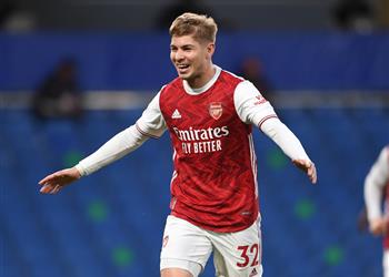 آرسنال يثق في تجديد عقد سميث روي رغم اهتمام أستون فيلا