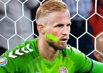 رسمي ا يويفا يغرم الاتحاد الإنجليزي بسبب ليزر شمايكل