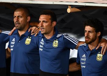 سكالوني فخور بمحاربي الأرجنتين وميسي شارك مصاب ا أمام البرازيل