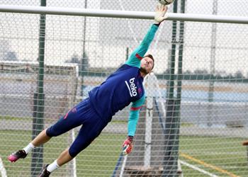 موندو ديبورتيفو برشلونة يواجه صعوبة في التخلص من نيتو