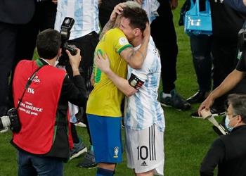 نيمار بعد الخسارة من الأرجنتين كرة القدم انتظرت لحظة ميسي وعانقت أفضل لاعب في التاريخ