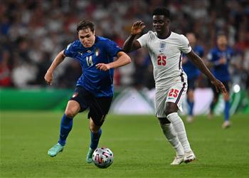 لوفرين يدعم ساكا بعد خسارة إنجلترا في نهائي يورو 2020 ليس خطأك على الإطلاق