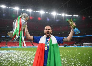 بونوتشي يستفز جماهير إنجلترا رؤيتهم وهم يغادرون قبل تسليم الكأس أمر ممتع