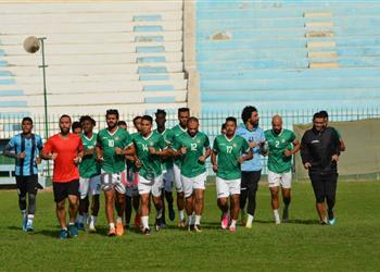 لاعب غزل المحلة يعتدي بالضرب على أحد الصحفيين ويهدده بالقتل