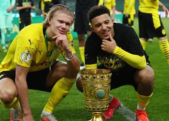 هالاند يدافع عن سانشو وساكا بعد عنصرية الجماهير الإنجليزية